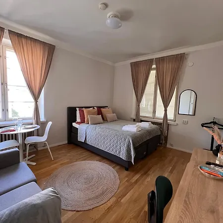 Your Chic Vibrant Airbnb Panzió