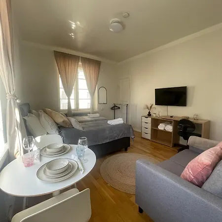 Panzió Your Chic Vibrant Airbnb *