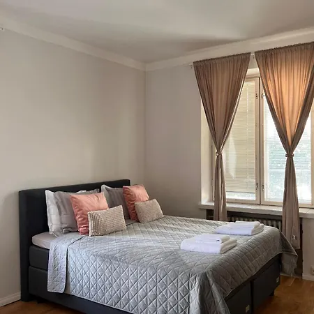 Your Chic Vibrant Airbnb Bed & Breakfast *