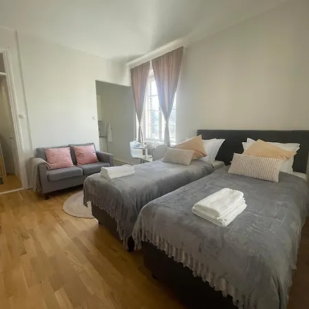 Your Chic Vibrant Airbnb Bed & Breakfast *